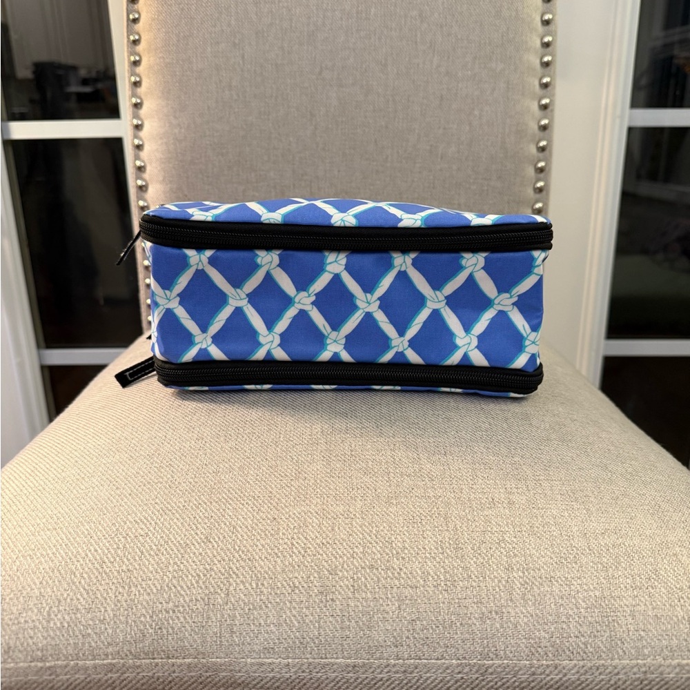 Scout “3-Way Toiletry Bag” Blue with White Rope-Link Pattern - *LIKE NEW* - Picture 4 of 7